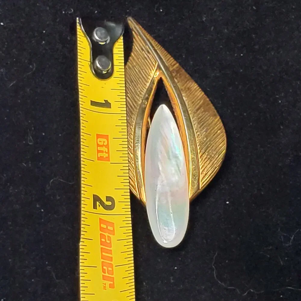 Leaf Tear Drop Mother of Pearl Brooch Unsigned 2.5